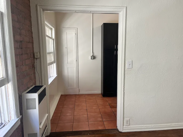 554 S Hobart Blvd #203 — Photo 6