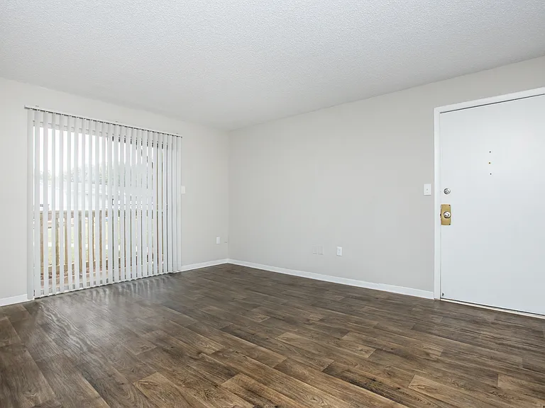 Meadowbrook Apartments — Photo 22