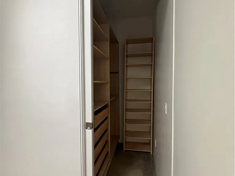 1046 S Hudson Ave — Photo 10