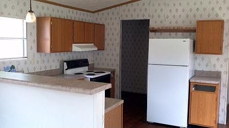 2nd image of 225 Douglas St