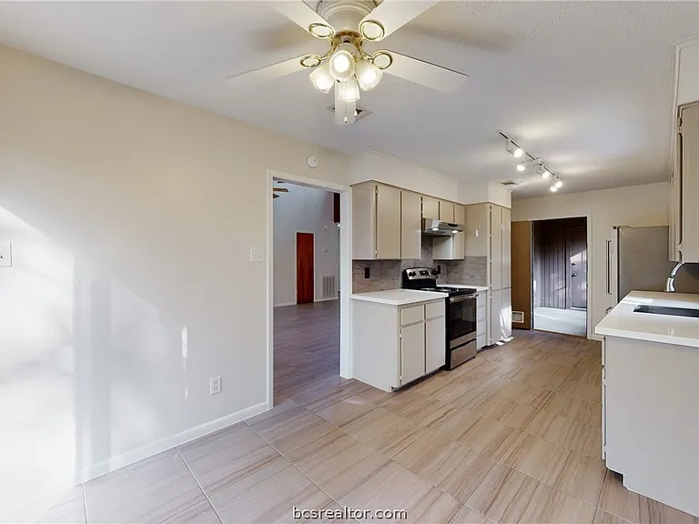 3204 Wilderness Rd — Photo 3