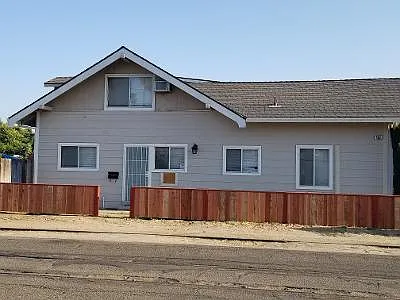402 S Laurel St — Photo 8