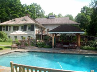 7 Ricki Beth Ln, Old Greenwich, CT 06870