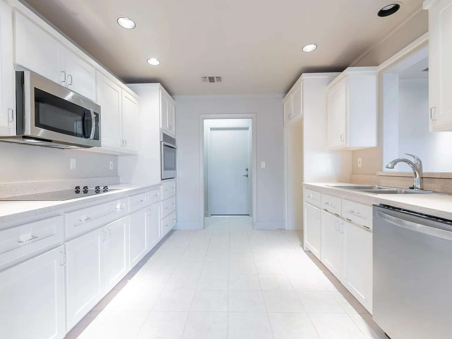 2 bed, 1686 sqft, $2,340 — Photo 2
