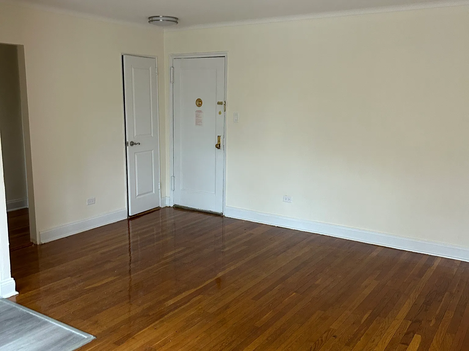 Studio, 500 sqft, $1,800 — Photo 2