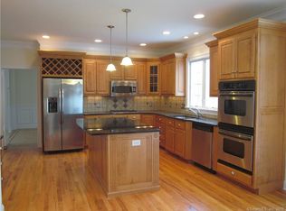 6 Carla Dr, Danbury, CT 06811