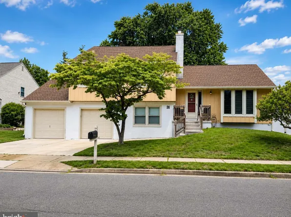31 Gardenia Dr, Mount Laurel, NJ 08054