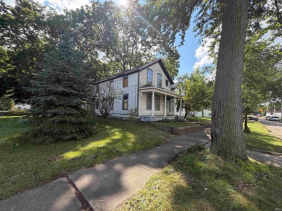 2nd image of 822 Willard St