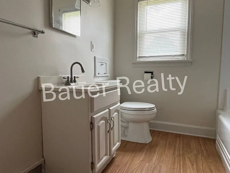 1003-1005 Masters Ave — Photo 16