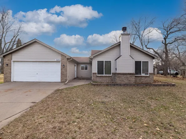 9234 Flanders St NE, Blaine, MN 55449