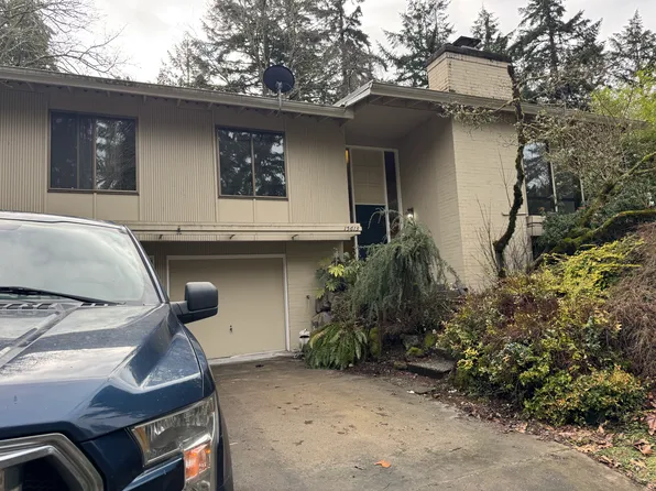 15613 SE 42nd Pl, Bellevue, WA 98006