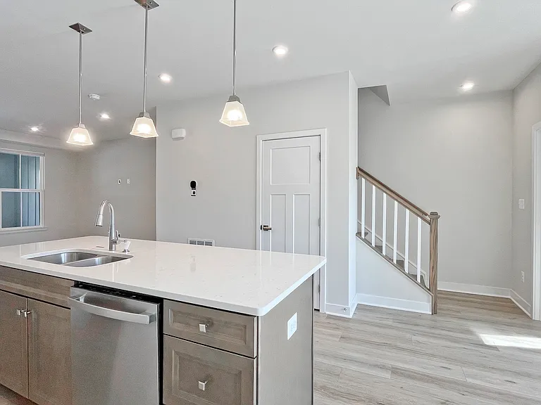 4456 Sulford Ter — Photo 8