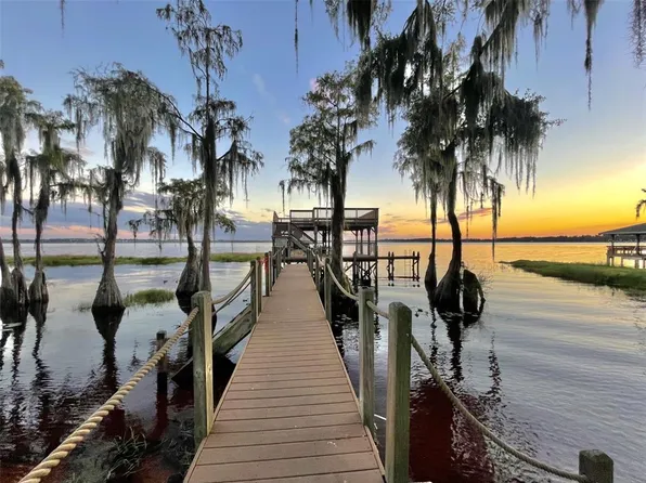 1241 W Lakeshore Dr, Clermont, FL 34711