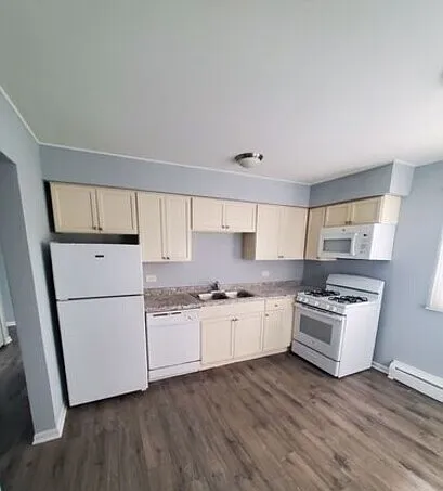2 bed, 900 sqft, $1,700 — Photo 3