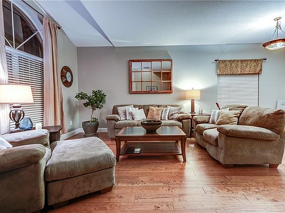 5th image of 272 Clydesdale Cir
