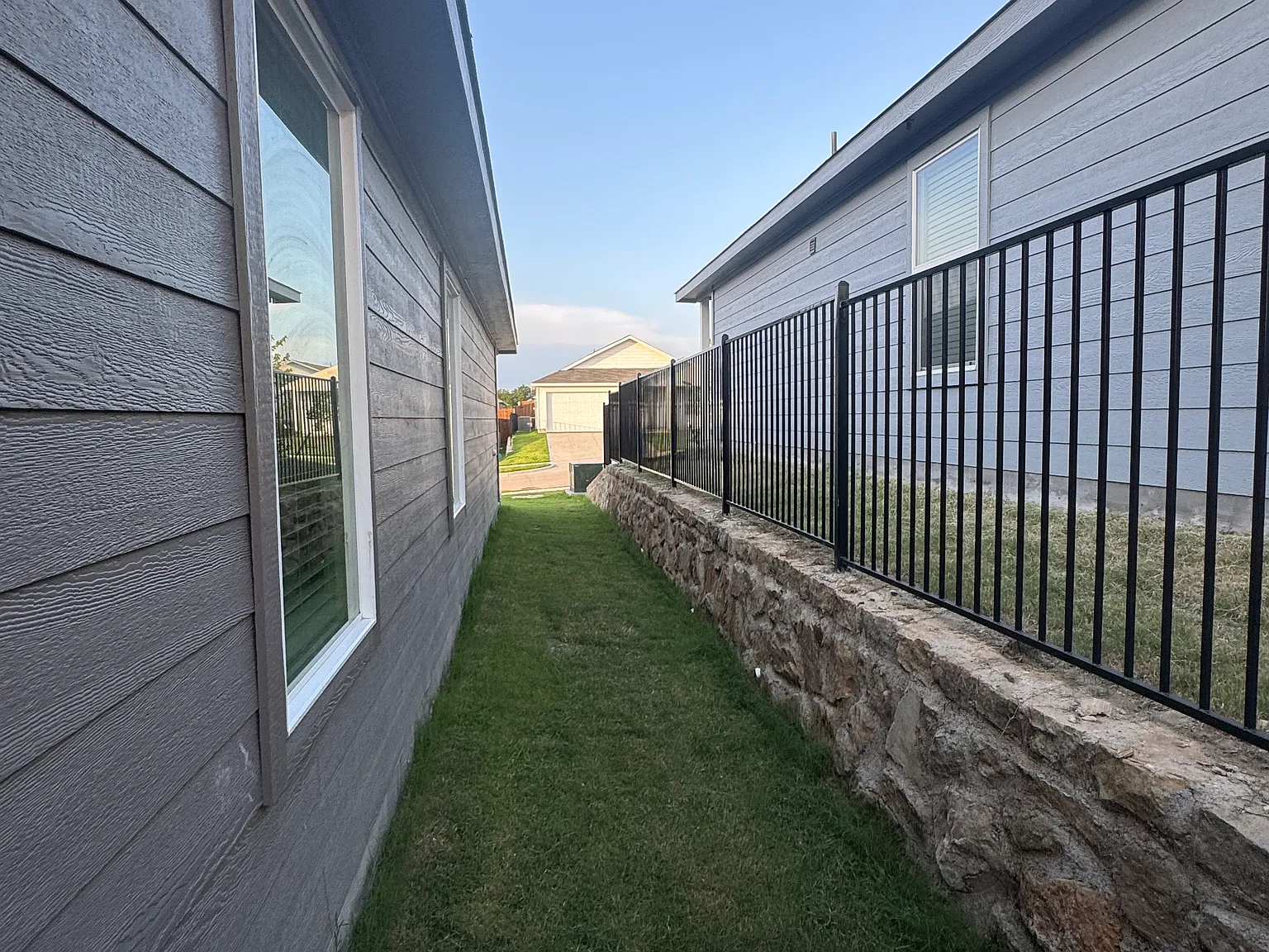 3 bed, 1260 sqft, $2,200 — Photo 2