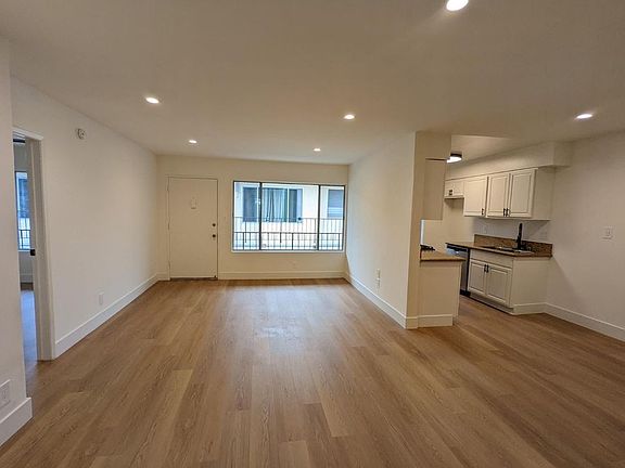 5th image of 1318 Euclid St #9
