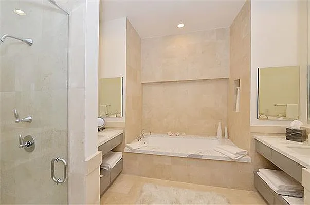 Sold by Luxe Group | media 21