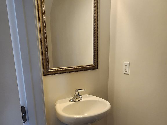 4th image of 335 Alameda Ln