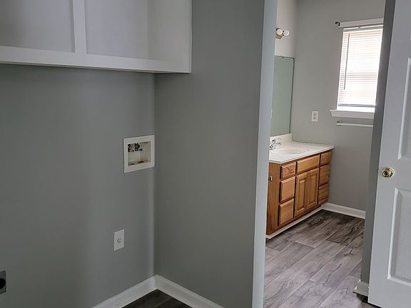 5th image of 122 Keyport Ct #126