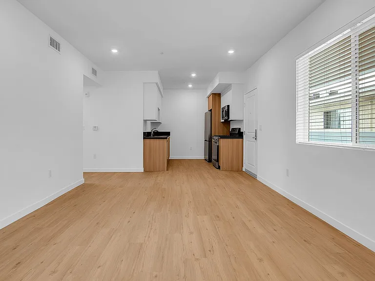14333 Sylvan St — Photo 23