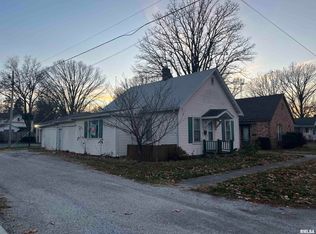 220 W Dean St, Virden, IL 62690