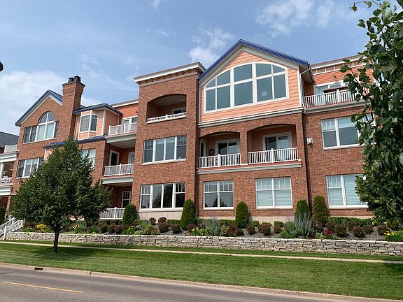 2nd image of 540 S Lakeshore Blvd #27