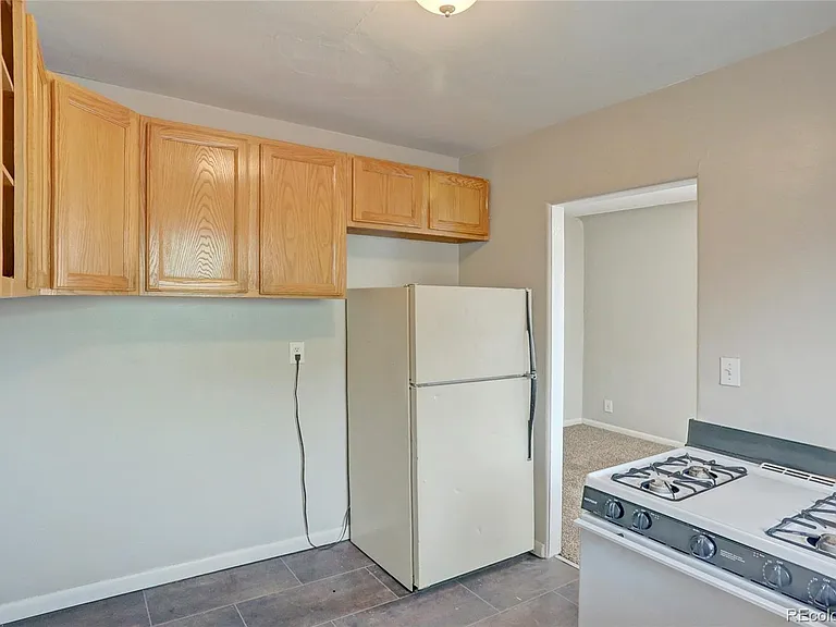 1960 Oswego St #1960.5 — Photo 4