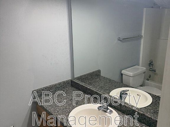 5th image of 1314 N Tradition Ave