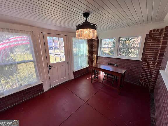 5th image of 105 Lacross St