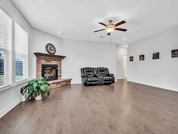 2nd image of 3 Bishop Lake Way