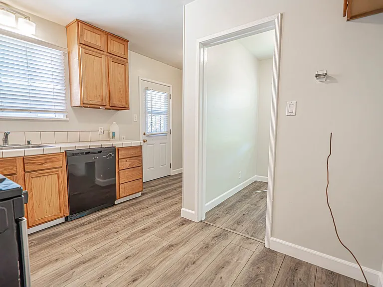 2031 N Parish Pl — Photo 7
