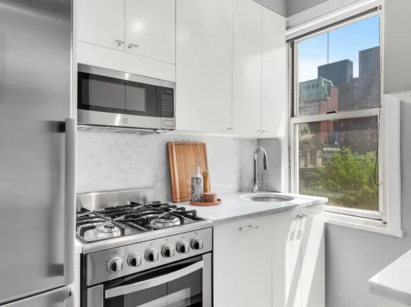 220 Madison Avenue image 5 of 9