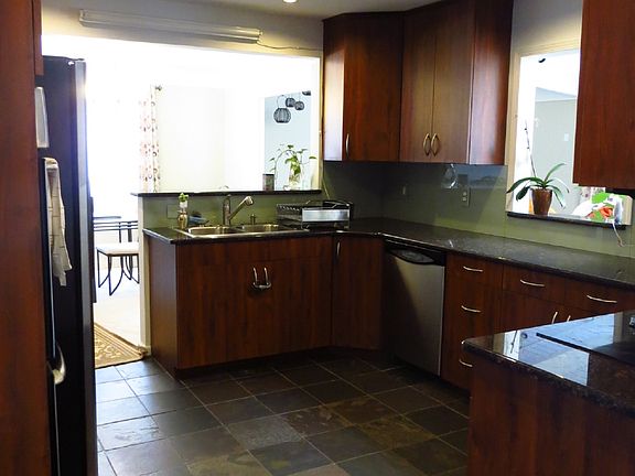 4th image of 23214 Beachwood Blvd