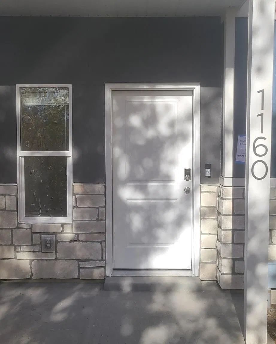 4 bed, 3.5 bath, 2220 sqft, $2,600 — Photo 2