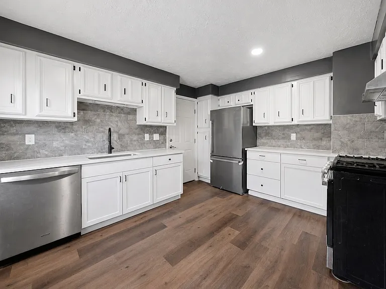 3904 Ardmore Ave — Photo 9