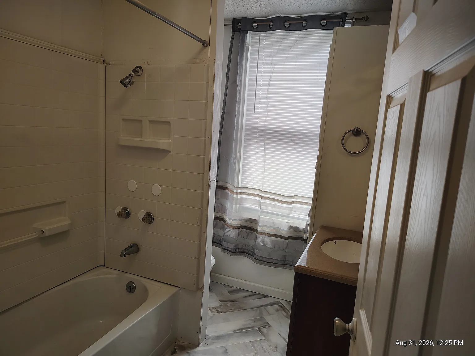 3 bed, 1200 sqft, $1,200 — Photo 3