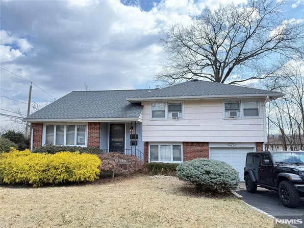 60 Ackerman Ave, Oradell, NJ 07649