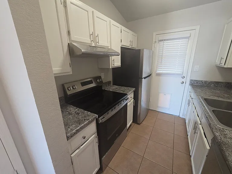 Lindsay Villas Townhomes — Photo 25