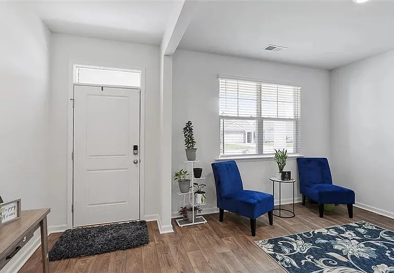 147 Troupe Dr — Photo 3