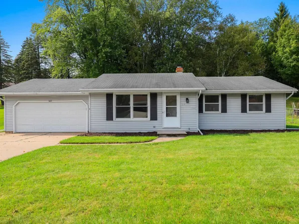 827 Hillcrest Hts, Green Bay, WI 54313