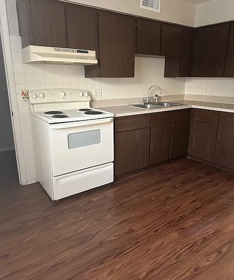 6 Terrace Dr #128 — Photo 1