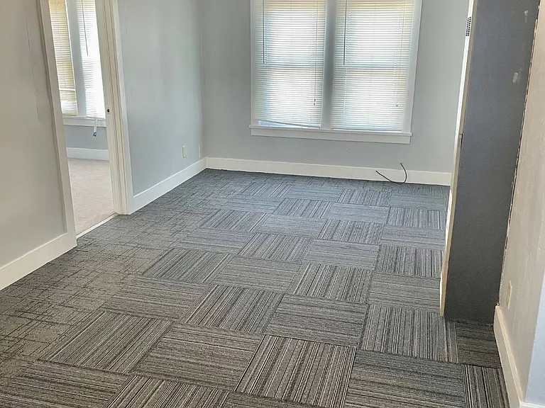 527 W 6th St — Photo 12