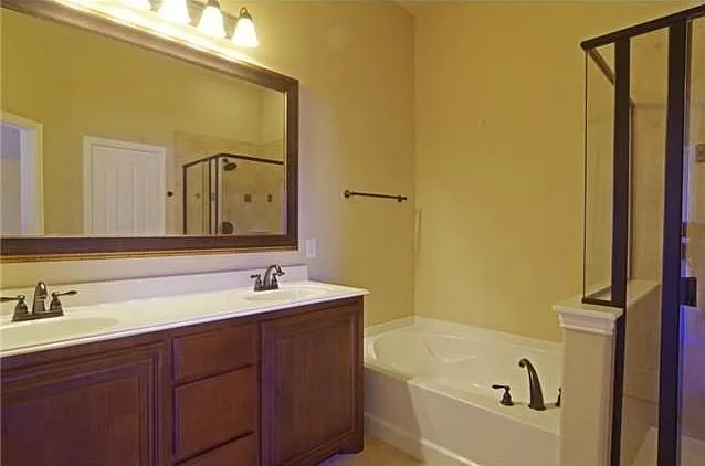 505 Branchwood Dr — Photo 7