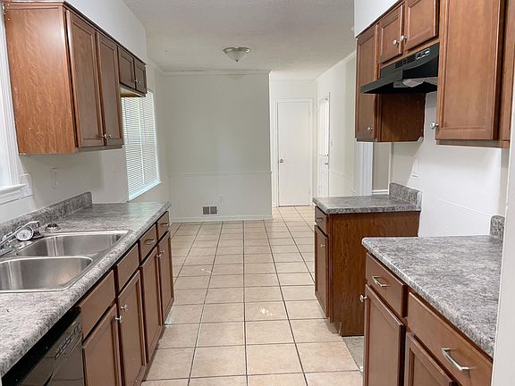 4th image of 8524 Lake Shore Dr W