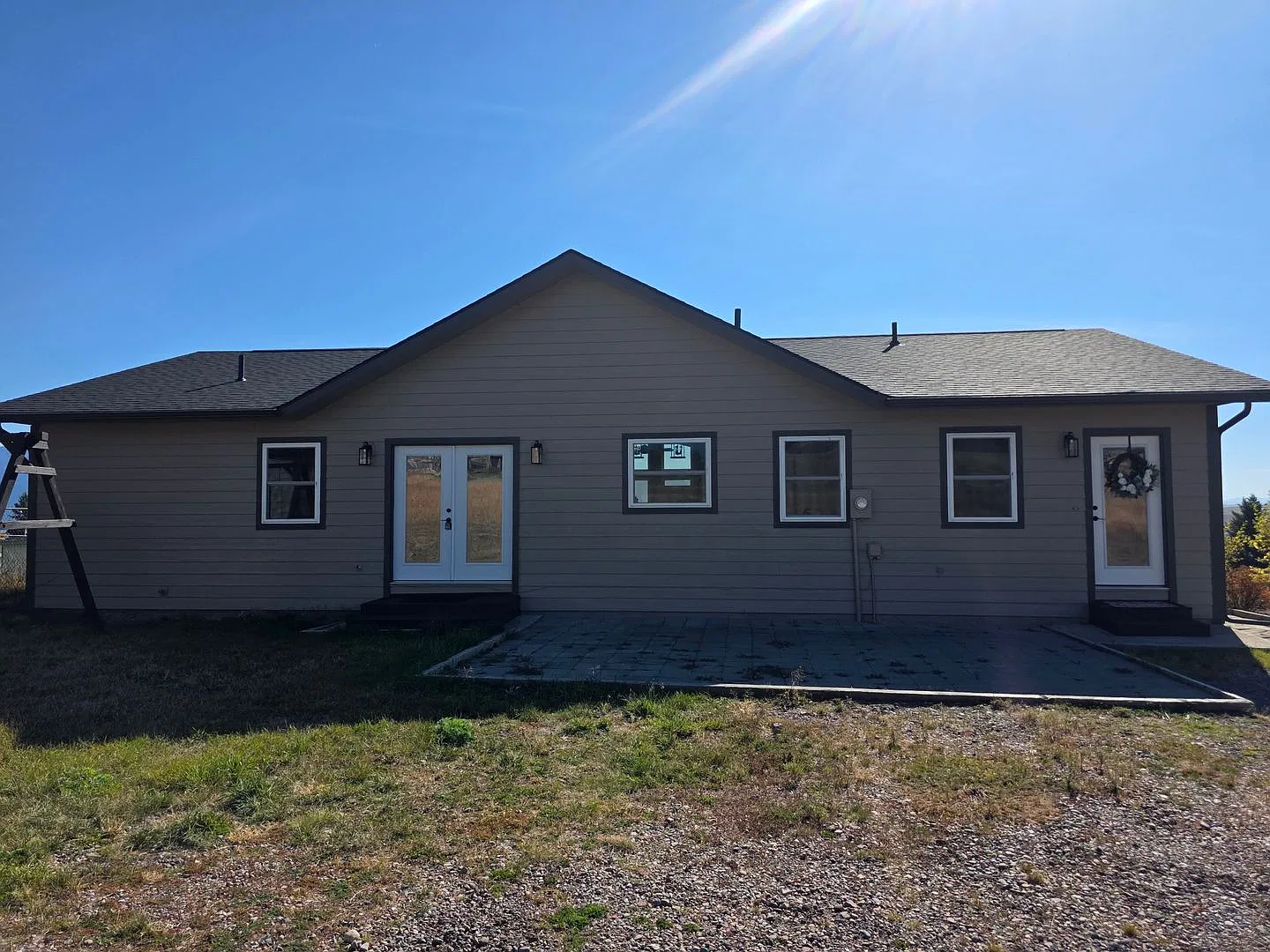 Spacious 3BDR/3BA Single Level home with a detached oversized garage/shop, complete with a kitche... — Photo 2