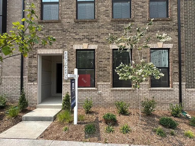 42635 Darala Dr — Photo 2