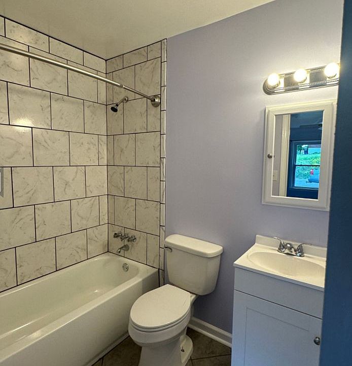 2nd image of 524 Jefferson Ave #3