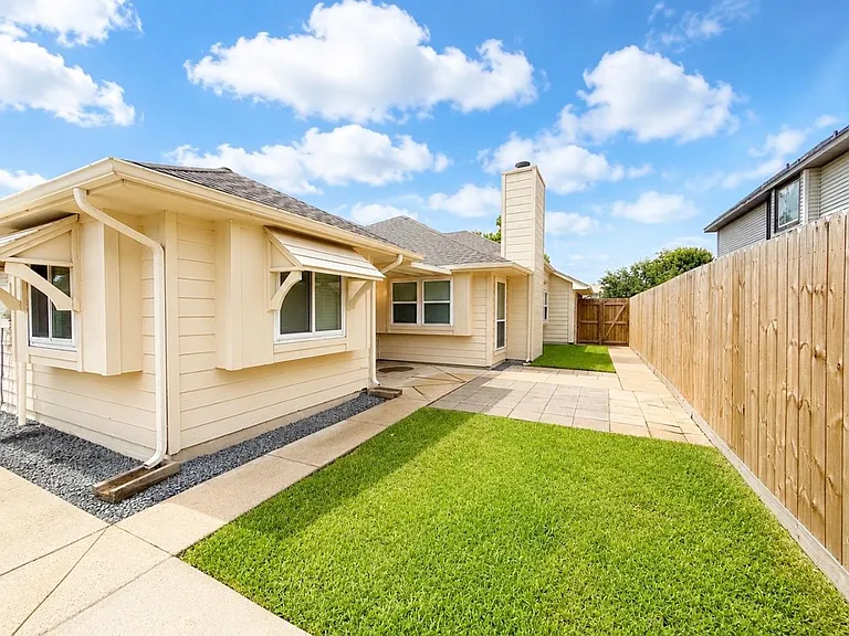 236 Almond Dr — Photo 32