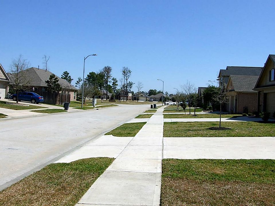 Street view, the park is just a few steps away!